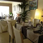 La Playa Blanca Санто-Стефано-ди-Камастра