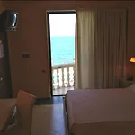 La Playa Blanca Санто-Стефано-ди-Камастра