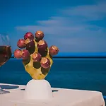 Отель La Playa Blanca Санто-Стефано-ди-Камастра