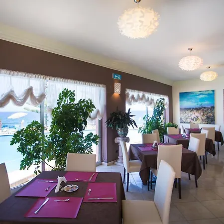 Hotel La Playa Blanca 4*