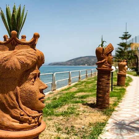 Hotel La Playa Blanca Santo Stefano di Camastra