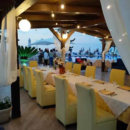 Hotel La Playa Blanca Santo Stefano di Camastra