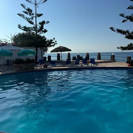 La Playa Blanca Santo Stefano di Camastra