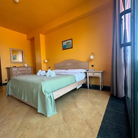 Hotel La Playa Blanca Santo Stefano di Camastra