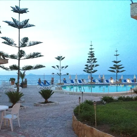 Hotel La Playa Blanca Santo Stefano di Camastra