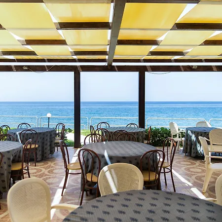 La Playa Blanca Hotel 4*