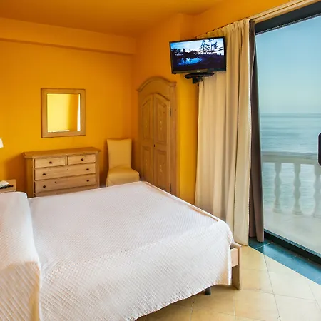 Hotel La Playa Blanca Santo Stefano di Camastra
