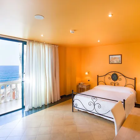 La Playa Blanca Hotel