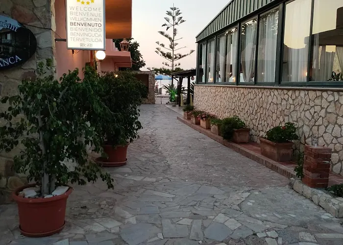 La Playa Blanca Hotel 4*